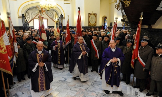 Uroczystości rozpoczęły się Mszą św. w kościele garnizonowym