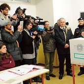 Wielkim zwycięzcą wyborów okazał się Silvio Berlusconi (pierwszy z prawej)