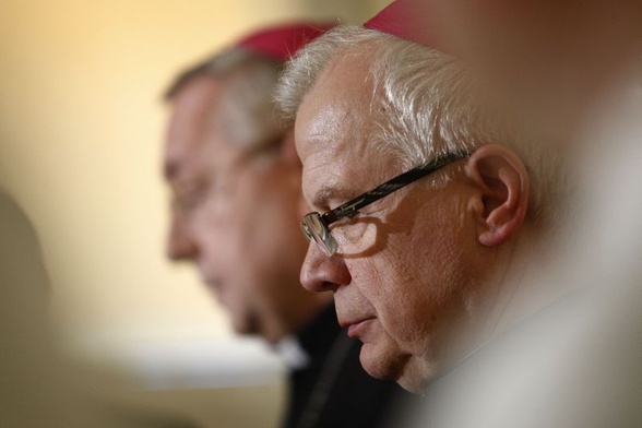 Abp Michalik: Rezygnacja papieża to ostrzeżenie