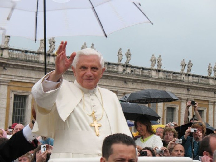 Benedykt XVI nie weźmie udziału w inauguracji pontyfikatu nowego papieża