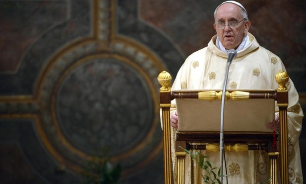 Papież: Tylko niosąc Krzyż zbudujemy Kościół
