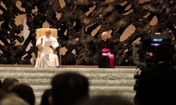 Papież z dziennikarzami