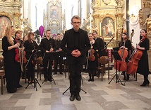 Młodzieżowa Orkiestra Symfoniczna „Sonus” i jej dyrygent Michał Janocha
