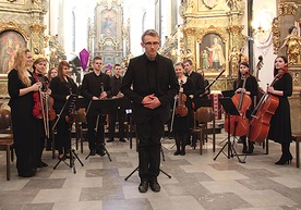 Młodzieżowa Orkiestra Symfoniczna „Sonus” i jej dyrygent Michał Janocha