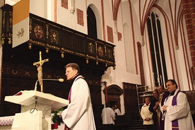  Radosne zakończenie rekolekcji: ks. Jarosław Mrówczyński ogłosił, że kardynałowie wybrali papieża