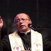 Biskup Grzegorz Ryś z właściwą sobie, wręcz detektywistyczną dociekliwością od lat analizuje tekst Pisma. To jedna z tajemnic powodzenia głoszonych przez niego rekolekcji
