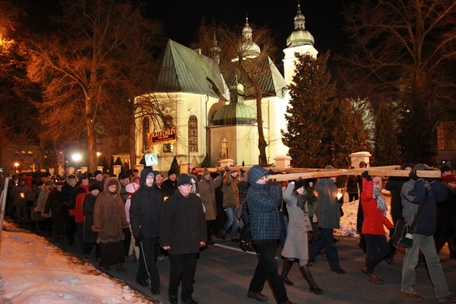 Szli za krzyżem