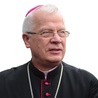 Abp Józef Michalik drugą kadencję pełni funkcję przewodniczącego Konferencji Episkopatu Polski, od 1993 r. jest metropolitą przemyskim, w latach 1986–1992 był biskupem zielonogórsko-gorzowskim. Ma 72 lata.