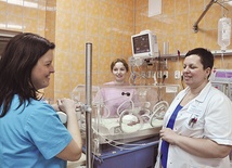  Od lewej: Agnieszka Kowal, Dorota Rejch, Małgorzata Suszko. Czasami to one muszą ochrzcić dziecko