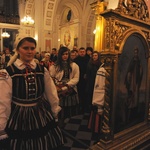 Żywy folklor na Rezurekcji w opoczyńskiej kolegiacie