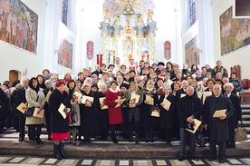 Wyróżnieni w tym roku darczyńcy  i wolontariusze Caritas diecezjalnej