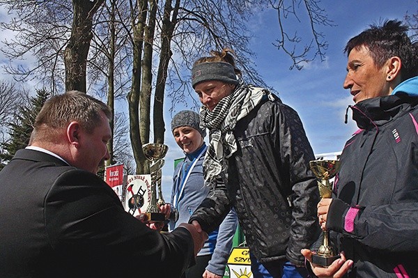 Na podium stanęli najszybsi. Antonina Rychter zajęła I miejsce w klasyfikacji ogólnej. Na metę przybiegła z czasem 27 min 47 s