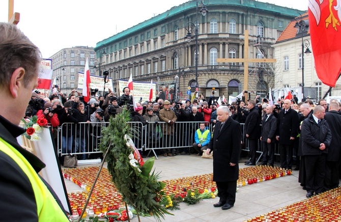 Obchody smoleńskie na Krakowskim Przedmieściu