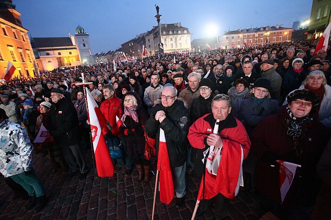 Rocznica smoleńska: w drodze pod pałac