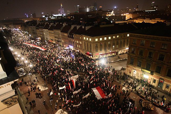 Rocznica smoleńska: w drodze pod pałac