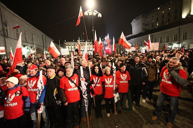 Rocznica smoleńska: w drodze pod pałac