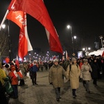 Smoleńska rocznica: pochód tysiąca flag