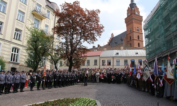 Przed Grobem Nieznanego Żołnierza w Tarnowie