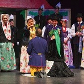  „Wesele na Górnym Śląsku” wyreżyserował Henryk Konwiński. Występują w nim członkowie Zespołu Pieśni i Tańca „Śląsk” oraz aktorzy śląskich teatrów