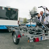  Autobus „43” z przyczepą na rowery za moment ruszy do Rud z dworca komunikacji miejskiej w Rybniku