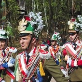 Każdą z grup wyróżniał oryginalny strój