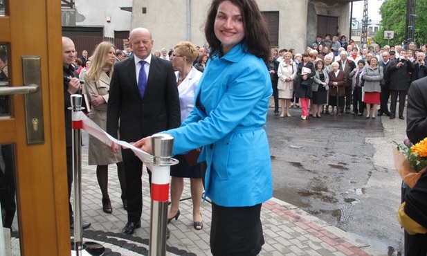 Ewa Maklakiewicz-Weiser, córka Jadwigi Stępkowskiej kiedyś mieszkała w tym domu. W czasie uroczystości była jedną z osób, które przecinały wstęgę