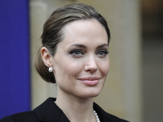 Angelina Jolie usunęła obie piersi