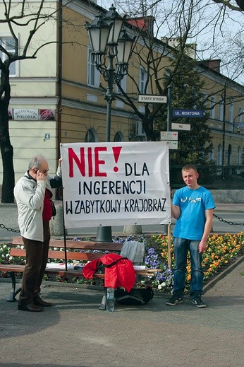  Protest mieszkańców Nieborowa i okolic przybiera na sile