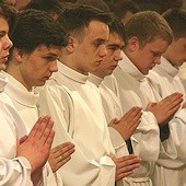 Kolejnych kilkudziesięciu młodzieńców zatroszczy się o piękno liturgii