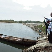  Poświęconymi łódkami popłyną pielgrzymi ze słomczyńskiej parafii