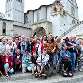  Asyż, miasto pokoju, było jednym z miejsc odwiedzanych podczas diecezjalnej pielgrzymki. Na zdjęciu grupa zorganizowana przez Katolickie Stowarzyszenie na rzecz Osób Niepełnosprawnych „Tęcza” z Zielonej Góry