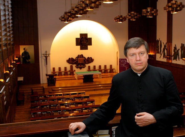 Ksiądz rektor w kaplicy seminaryjnej