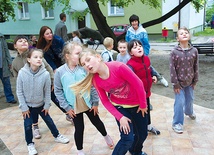 Podczas zajęć tanecznych dzieci uczyły się podstaw breakdance