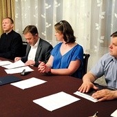  Członkowie zarządu (od lewej): Wojciech Sałek, ks. Piotr Turzyński, Zbigniew Skuza (prezes), Katarzyna Dziuba-Kubicka i Wojciech Skurkiewicz