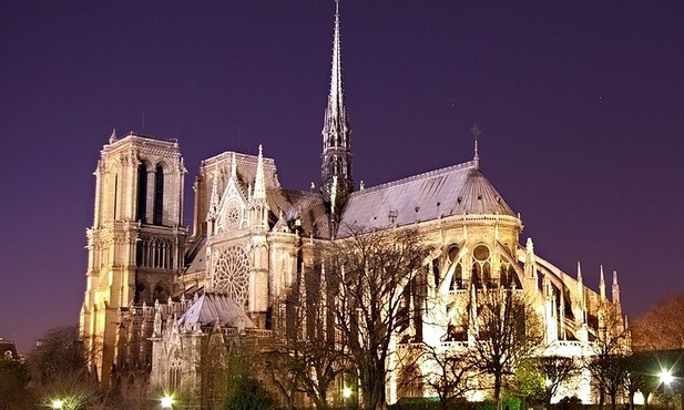 Samobójstwo w katedrze Notre-Dame