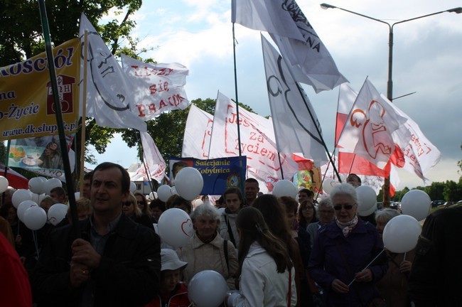 W słupskim Marszu dla Życia wzieło udział ponad półtora tysiąca ludzi 