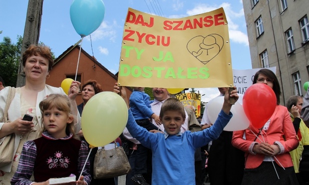 Kożde dziecko z pecynkiym chleba