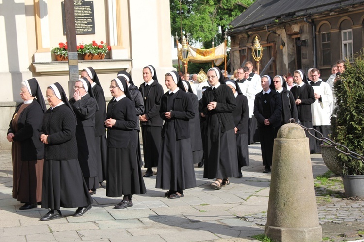 Adoracja w łączności z papieżem