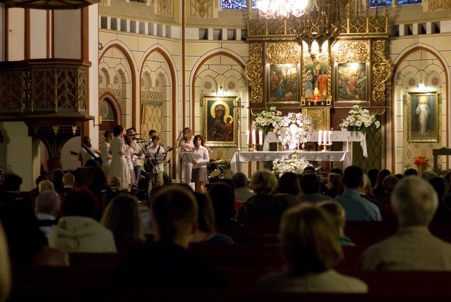 Koncert Chwały poprowadziła szczecinecka Schola Uwielbienia