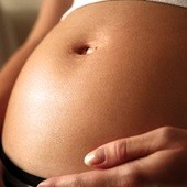 Kobieta w 9. miesiącu ciąży wyskoczyła przez okno