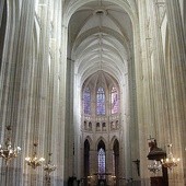 Francja: zdemolowano kolejną katedrę