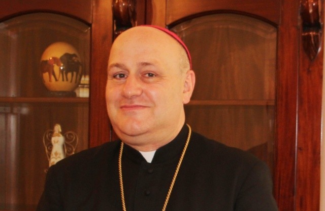 Bp Piotr Greger zachęca do udziału w Święcie Życia