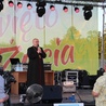 Uczestników Święta Życia ze sceny pobłogosławił bp Piotr Greger