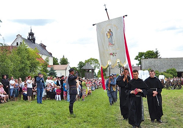  Uczestnicy rekonstrukcji potyczki kawaleryjskiej „Ratowo 1920”