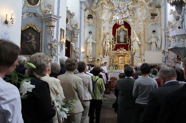 Sanktuarium św. Antoniego Padewskiego wypełnione pielgrzymami