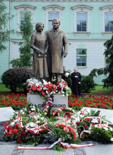 Pomnik Prezydenta RP odsłonięty