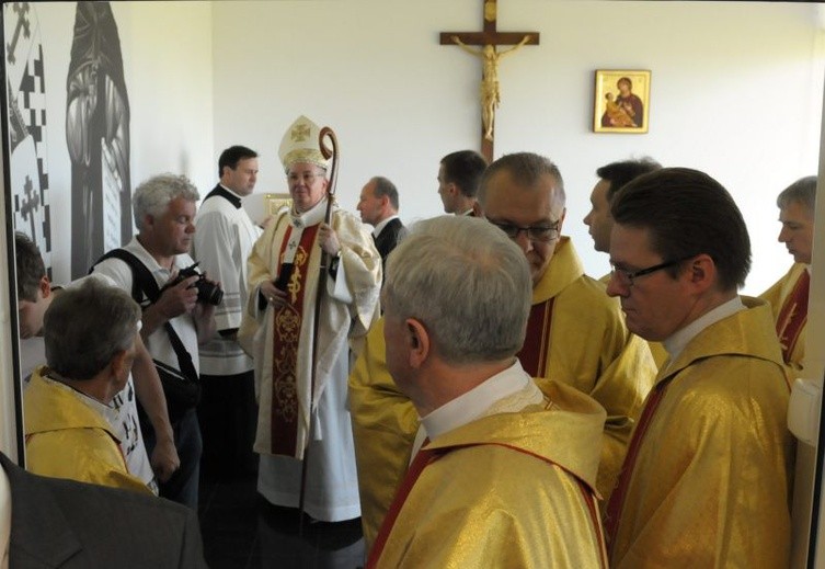 Kaplica lotniskowa może pomieścić ok. 8 osób. 