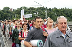  Uczestnicy ubiegłorocznej pielgrzymi na szlaku ku Jasnej Górze 