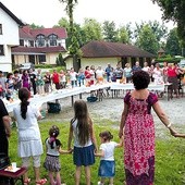  Ciepło wspólnoty, głoszone świadectwa, radość wspólnej modlitwy – Jarmark Cudów w Brzegu