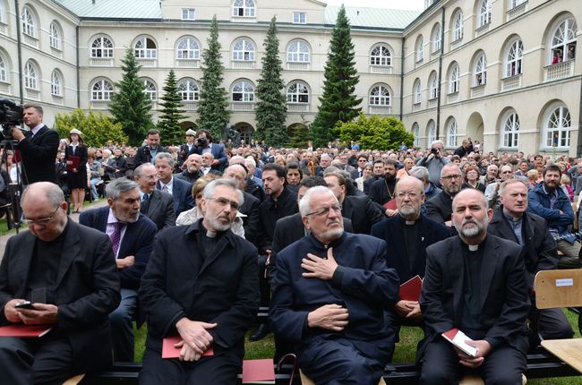 Kiko Argüello doktorem honoris causa KUL